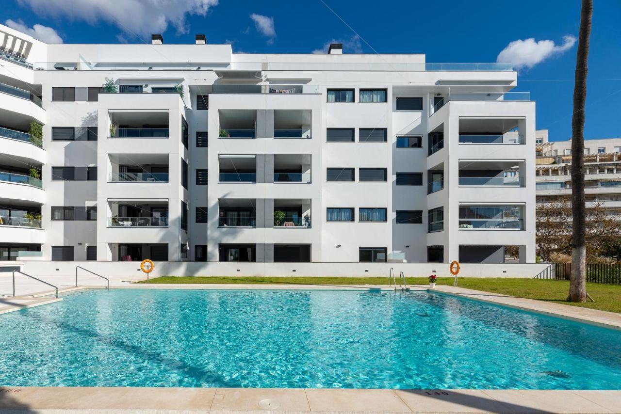 Vacation Marbella: Beachside Retreat with Spacious Terrace Exterior photo